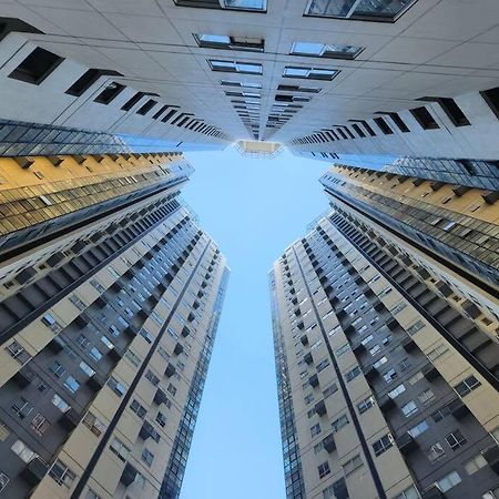 Enjoy Bgc Sunset And Golf Course View 2 Bedroom Loft With 100Mbps Internet Connection Manila Exteriér fotografie
