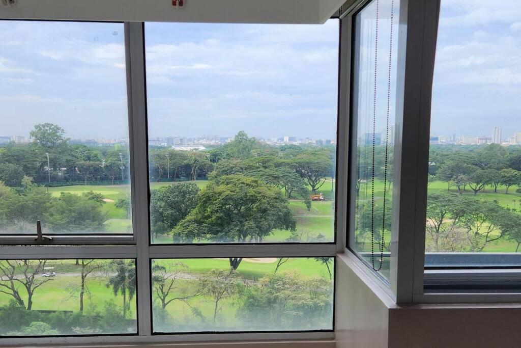 Enjoy Bgc Sunset And Golf Course View 2 Bedroom Loft With 100Mbps Internet Connection Manila Exteriér fotografie