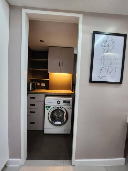 Enjoy Bgc Sunset And Golf Course View 2 Bedroom Loft With 100Mbps Internet Connection Manila Exteriér fotografie